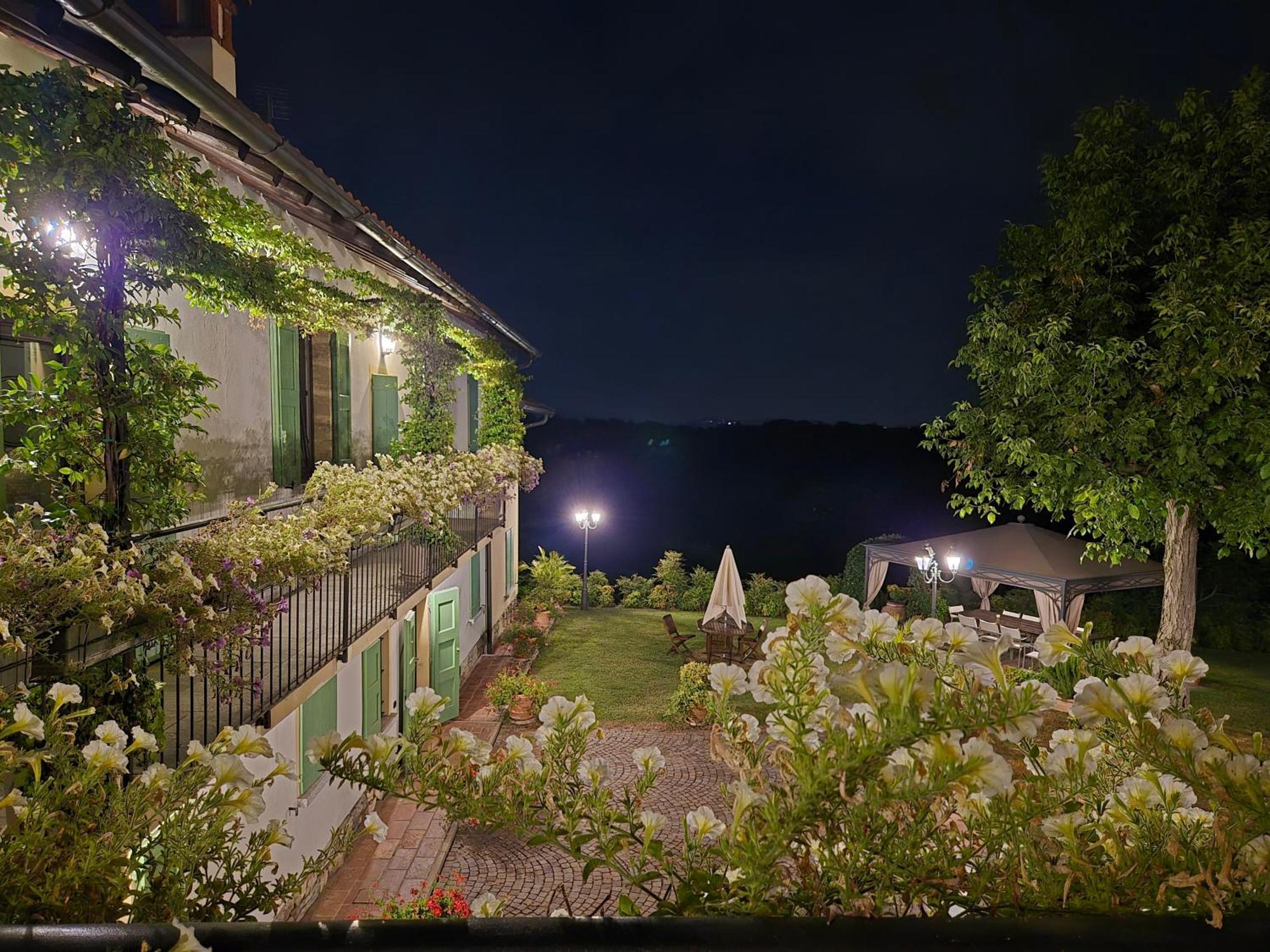 Casale Raffaello B&B Como Albese Con Cassano Exterior photo